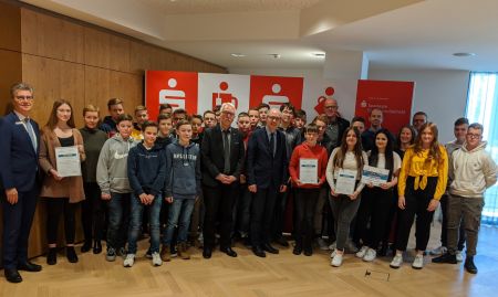 Volksbund Deutsche Kriegsgräberfürsorge zeichnet Schulen aus.